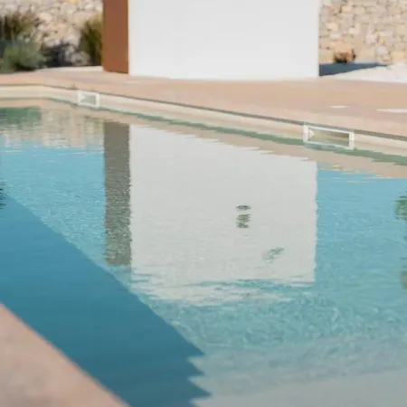 Meli Relax & Pool شقة *